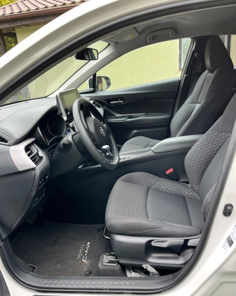 Toyota C-HR cena 97000 przebieg: 27000, rok produkcji 2020 z Poznań małe 211